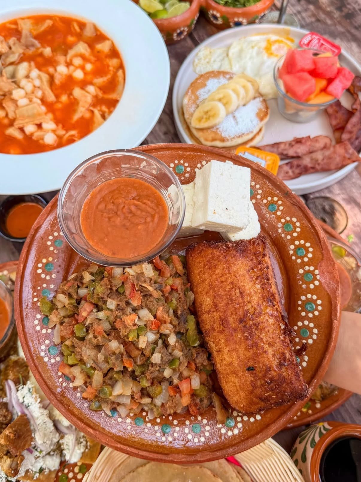 Desayuno campestre con machaca, queso fresco y pan